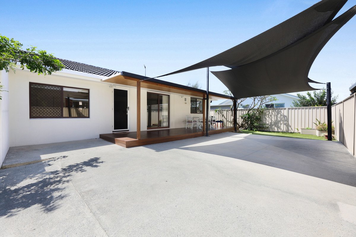 2/12 Wagtail Court BURLEIGH WATERS 1