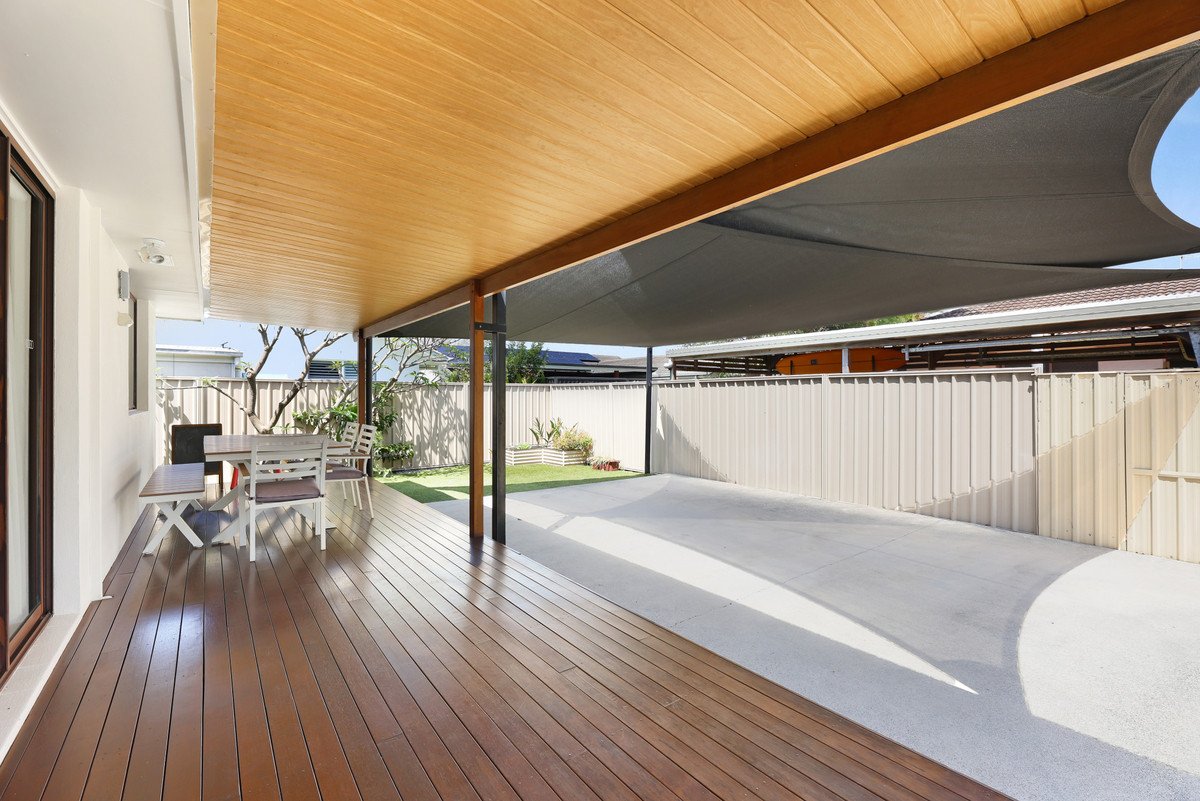 2/12 Wagtail Court BURLEIGH WATERS 2