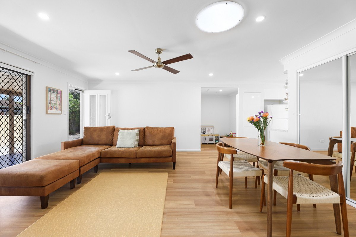 2/12 Wagtail Court BURLEIGH WATERS 9