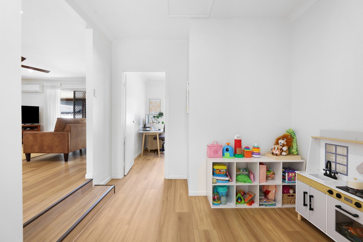 2/12 Wagtail Court BURLEIGH WATERS 12