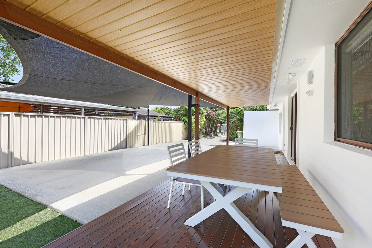2/12 Wagtail Court BURLEIGH WATERS 15