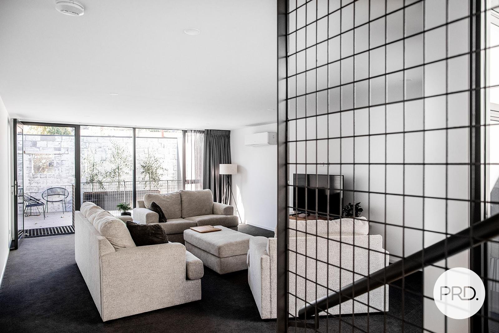 2/12 Warwick Street NORTH HOBART 5