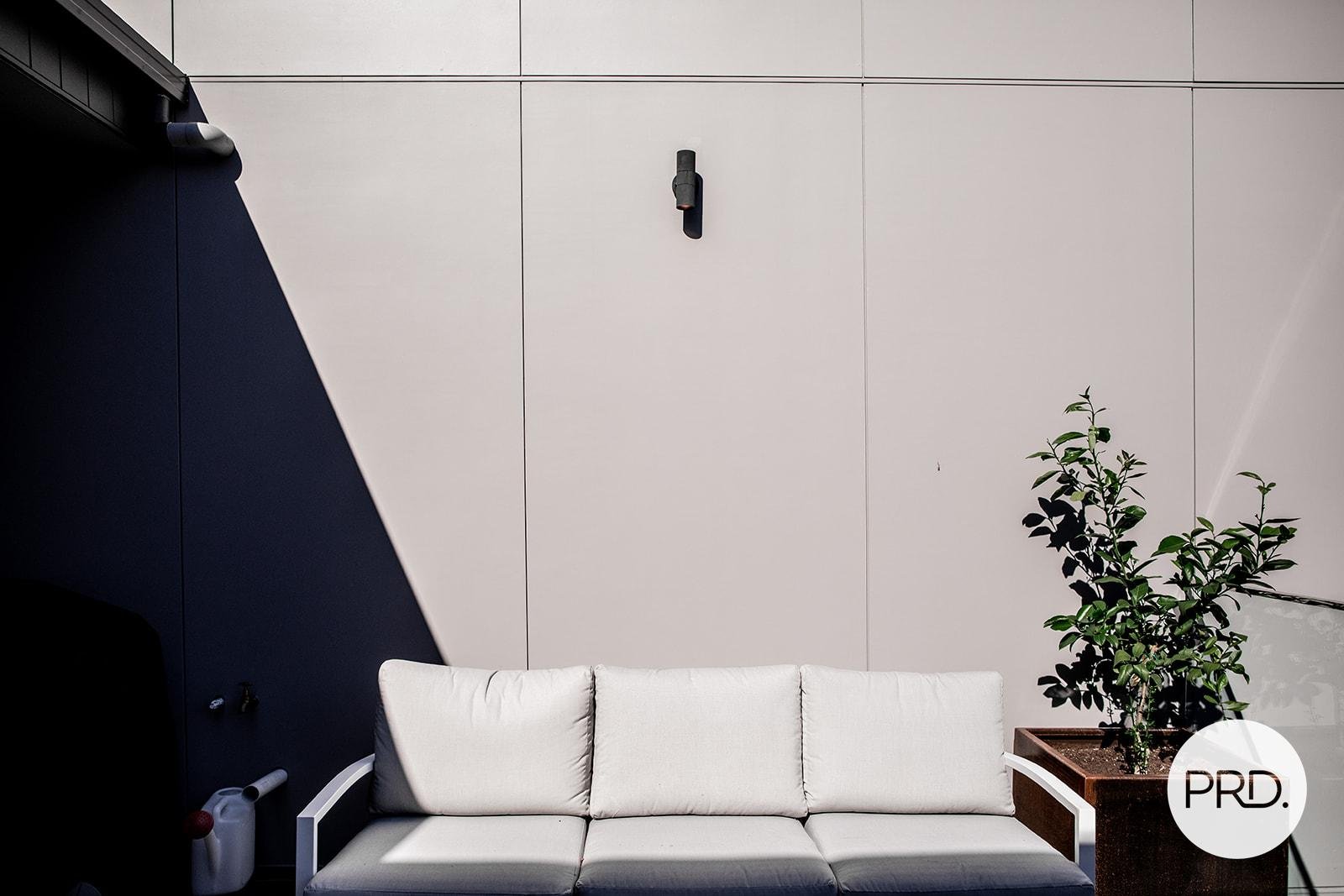 2/12 Warwick Street NORTH HOBART 11