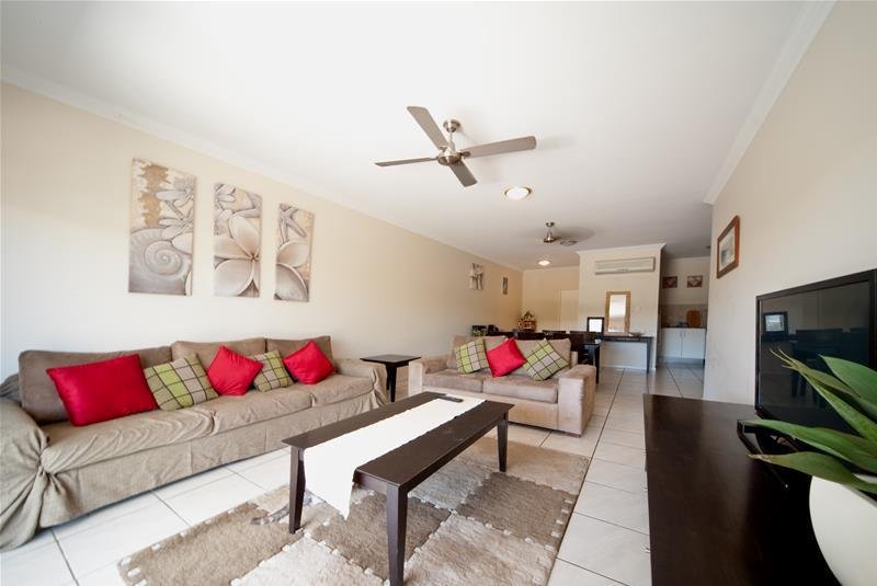 21/21 Shute Harbour Road 'Baybreeze'  CANNONVALE 1