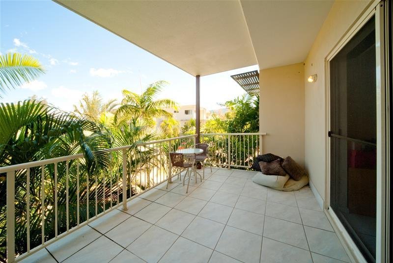21/21 Shute Harbour Road 'Baybreeze'  CANNONVALE 6