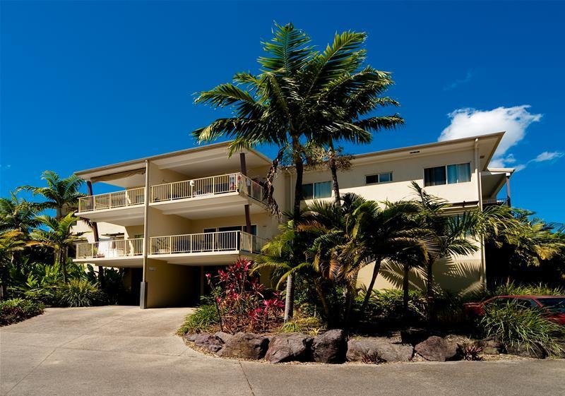 21/21 Shute Harbour Road 'Baybreeze'  CANNONVALE 9