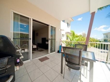 21/21 Shute Harbour Road 'Baybreeze'  CANNONVALE 5