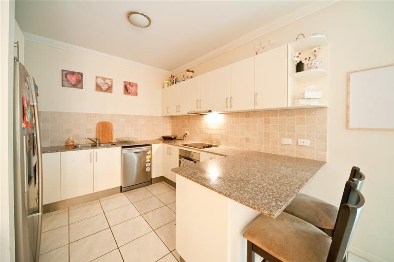 21/21 Shute Harbour Road 'Baybreeze'  CANNONVALE 2