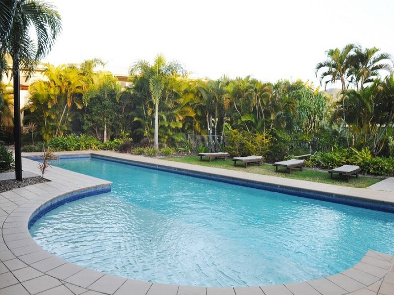 21/21 Shute Harbour Road 'Baybreeze'  CANNONVALE 7