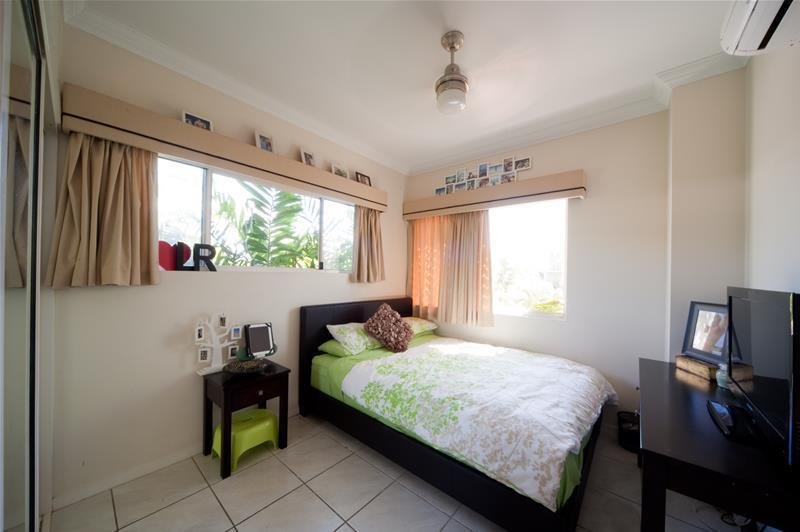 21/21 Shute Harbour Road 'Baybreeze'  CANNONVALE 4