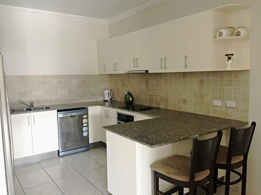 21/21 Shute Harbour Road CANNONVALE 2