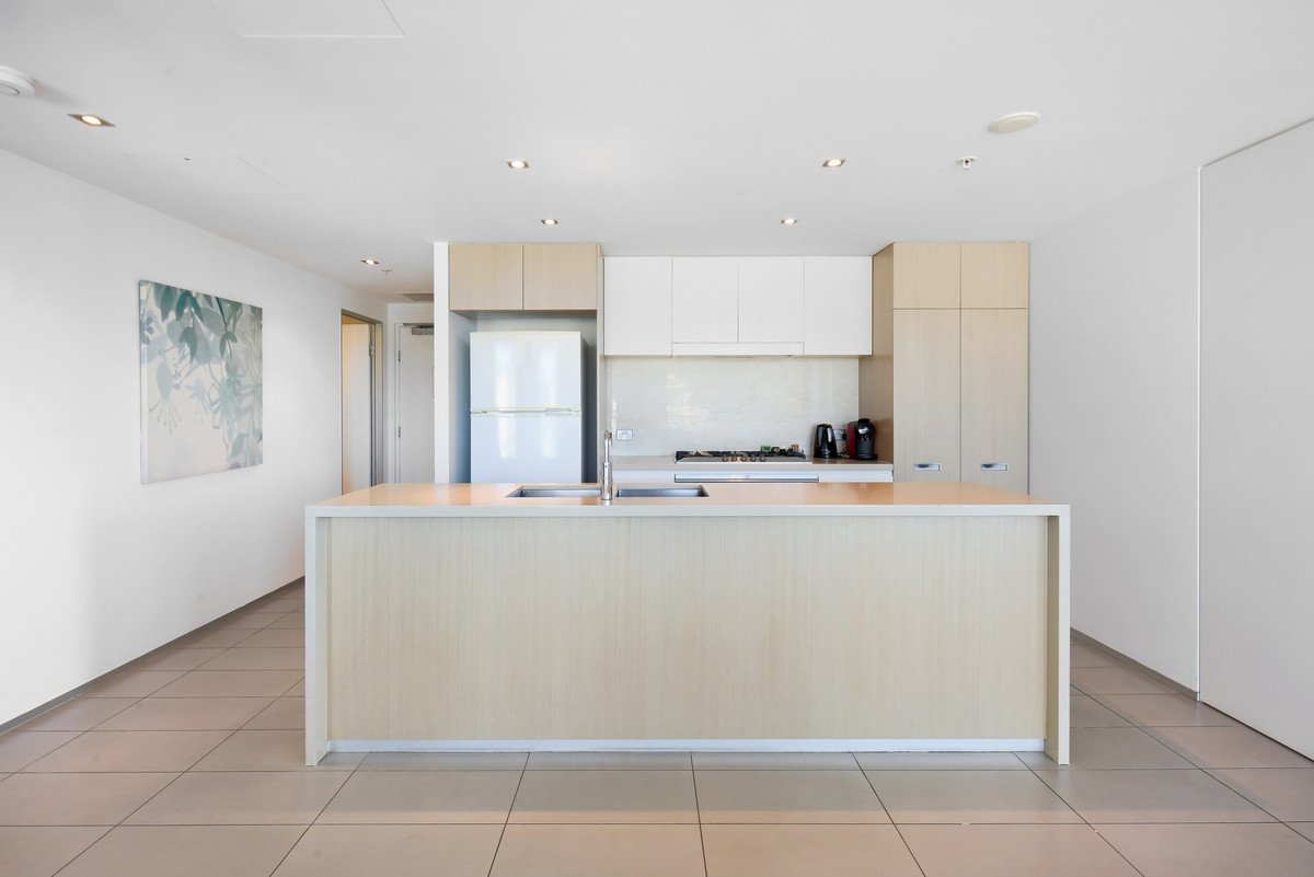 2121/2-14 The Esplanade Burleigh Heads 3