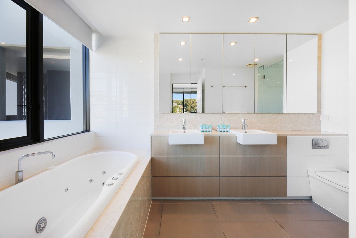 2121/2-14 The Esplanade Burleigh Heads 14