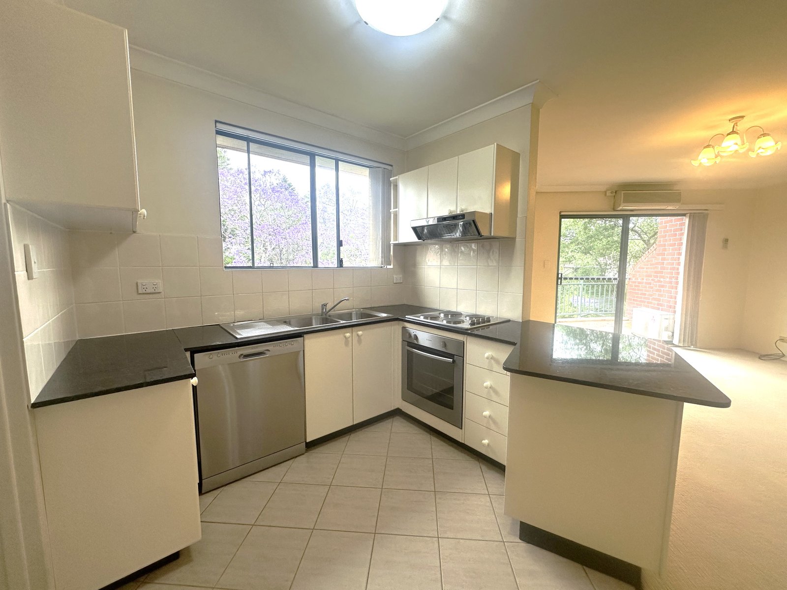 21/22-24 Sarsfield Circuit BEXLEY NORTH 2