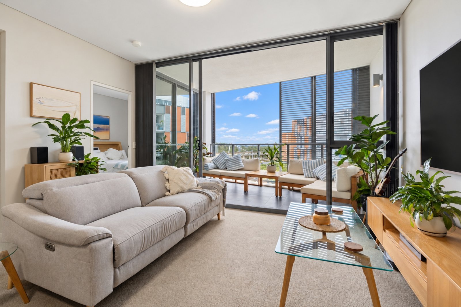 212/2-8 Pine Avenue LITTLE BAY 2