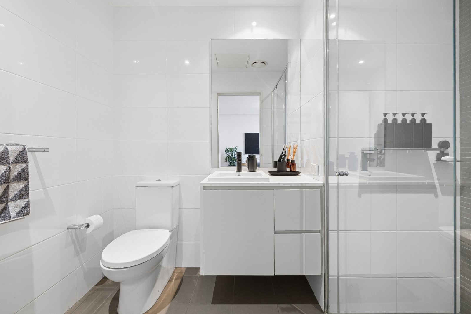 212/2-8 Pine Avenue LITTLE BAY 9