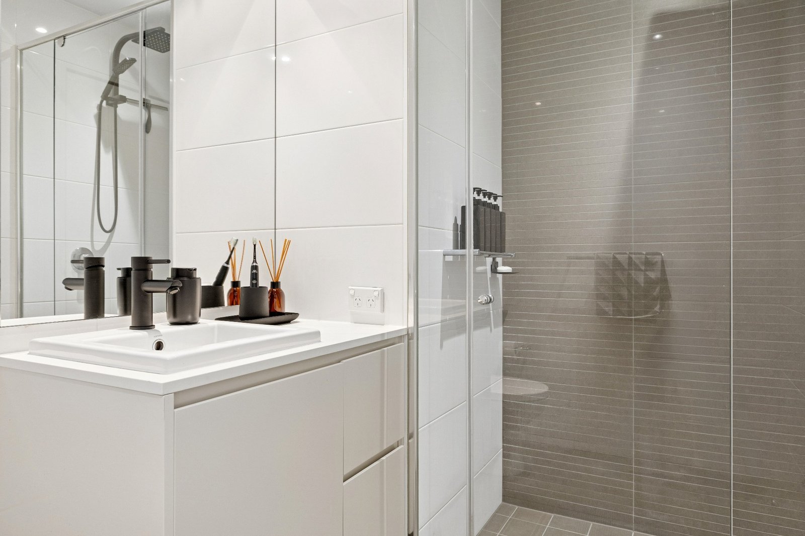 212/2-8 Pine Avenue LITTLE BAY 10