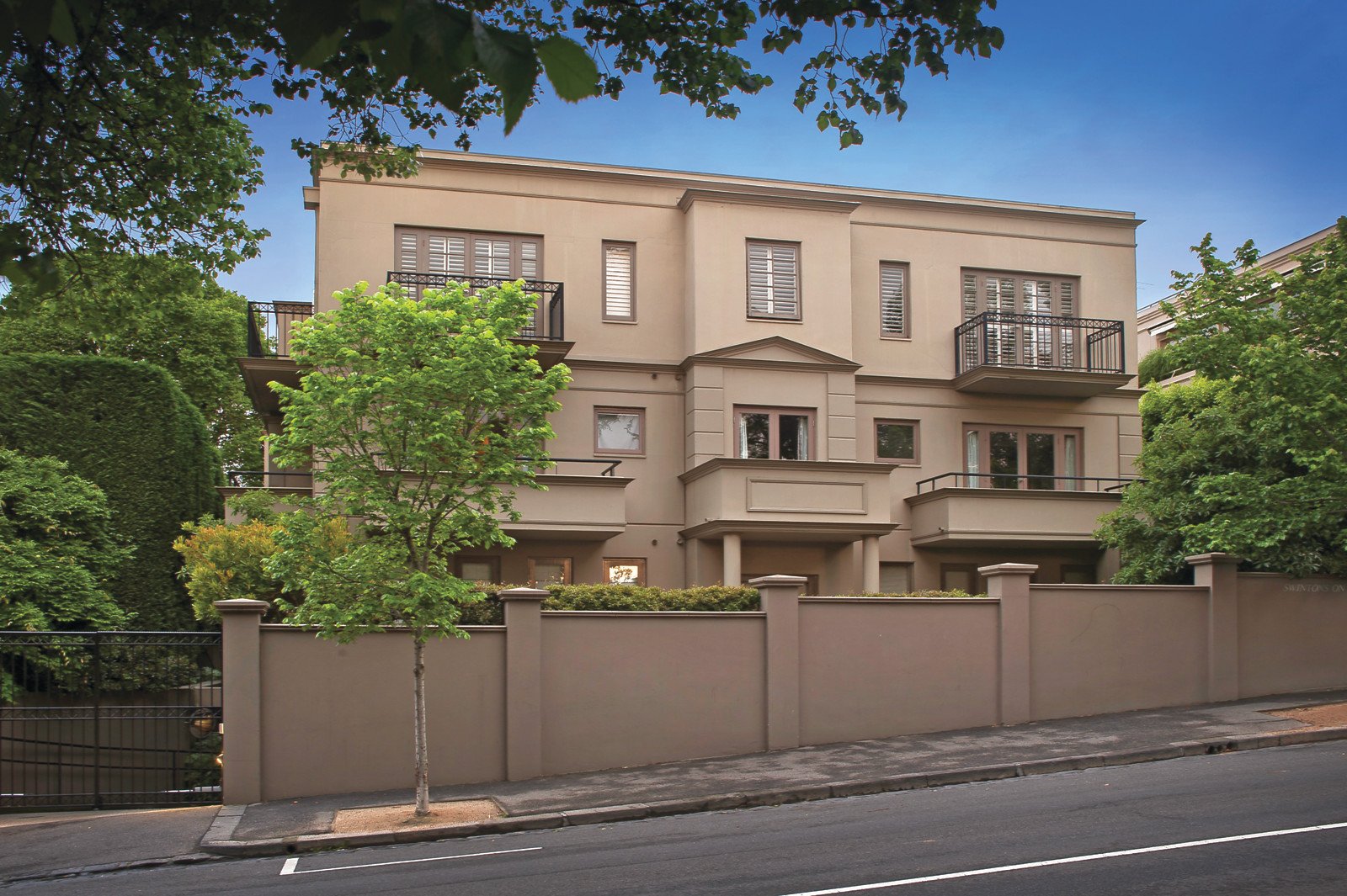 2/122 Anderson Street, South Yarra, VIC