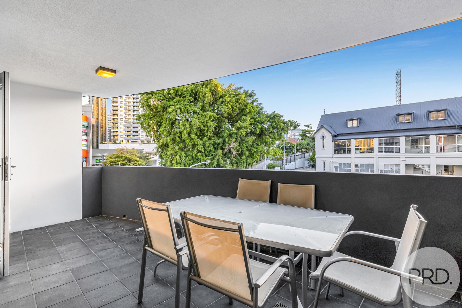 21/22 Barry Pde  FORTITUDE VALLEY 6
