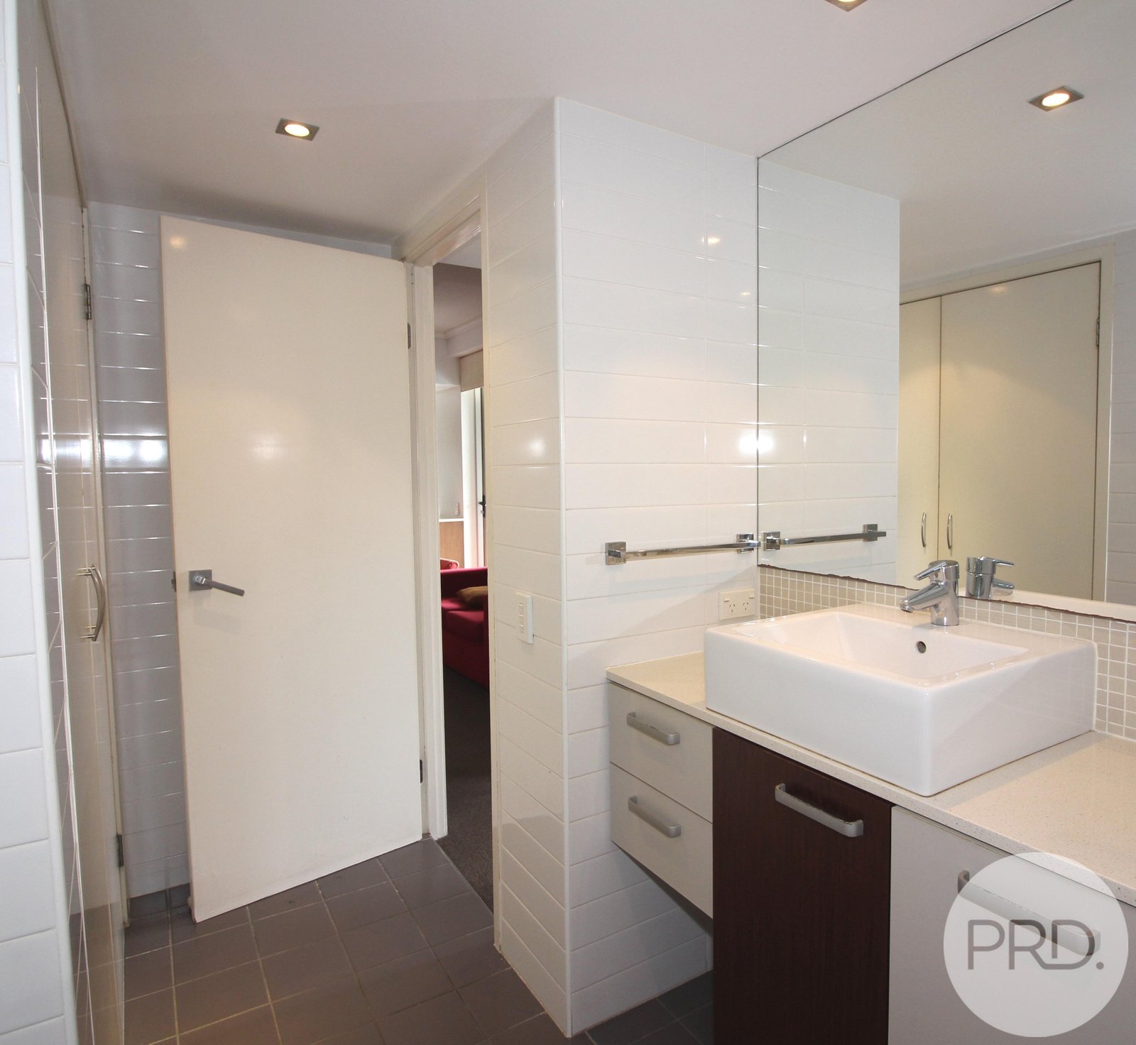 21/22 Barry Pde  FORTITUDE VALLEY 8