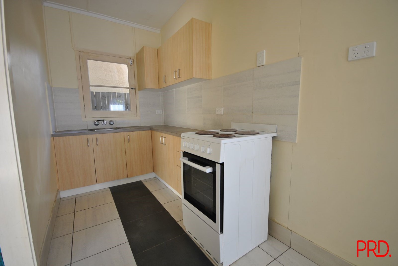 2/122 Hedges Ave  MERMAID BEACH 2