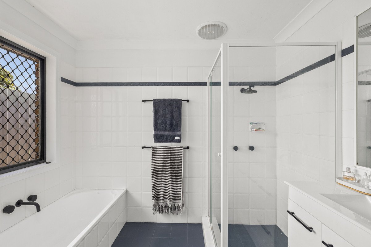 2/123 Nobby Parade MIAMI 6