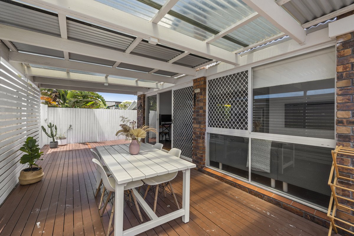 2/123 Nobby Parade MIAMI 7