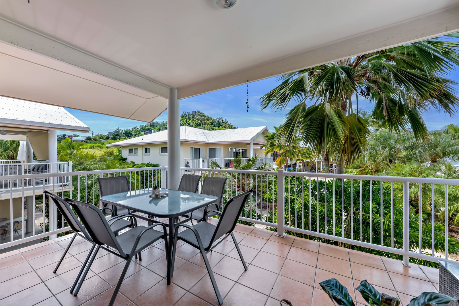 21/24 Pandanus Drive CANNONVALE 4