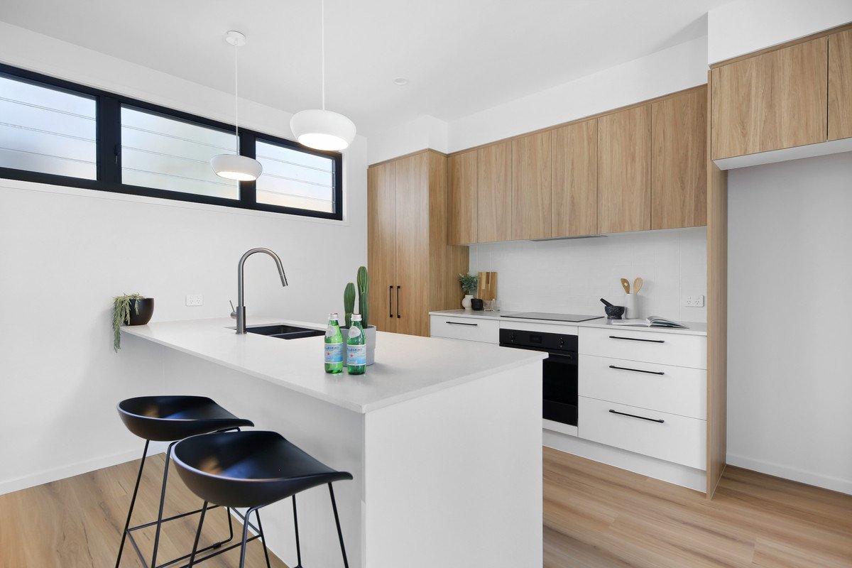 2/124 Sunshine Parade Miami 8