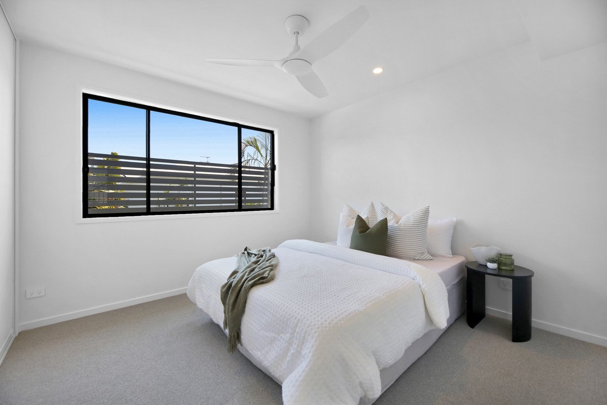 2/124 Sunshine Parade Miami 18