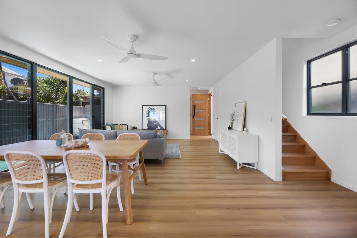 2/124 Sunshine Parade Miami 11