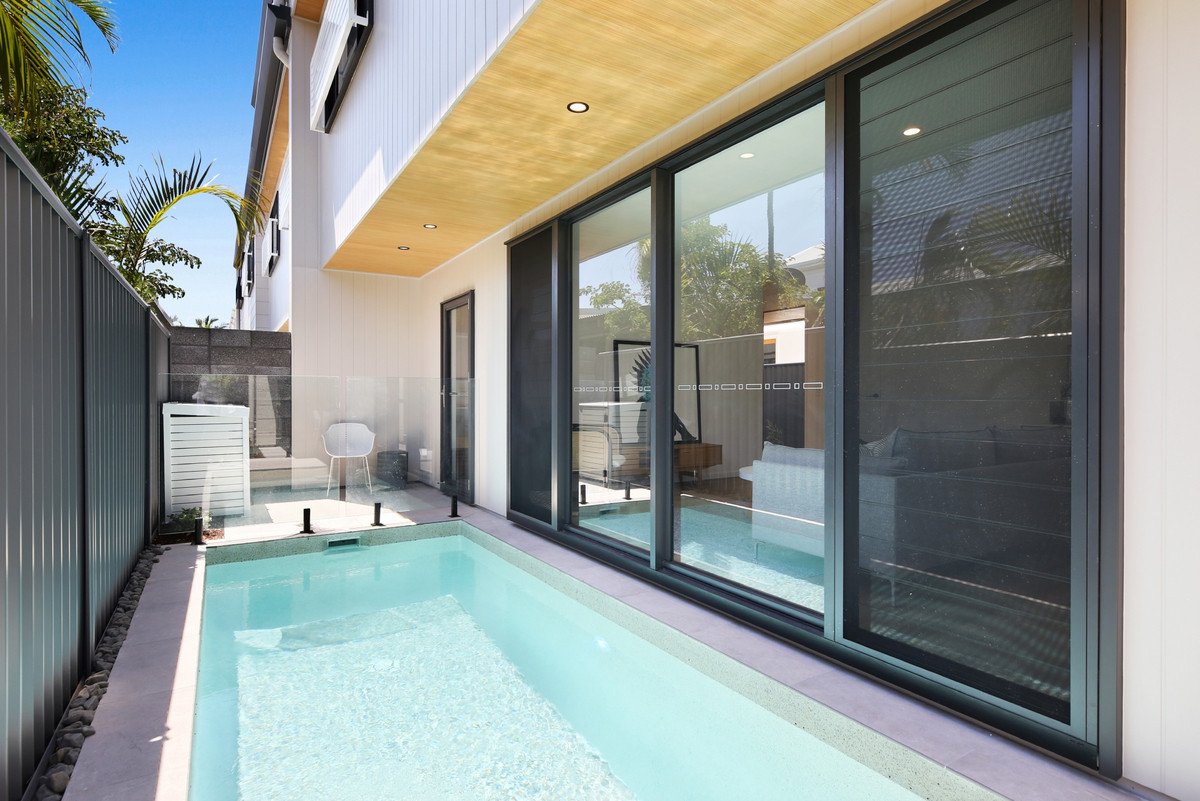 2/124 Sunshine Parade Miami 12