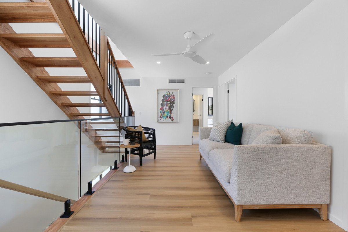 2/124 Sunshine Parade Miami 13