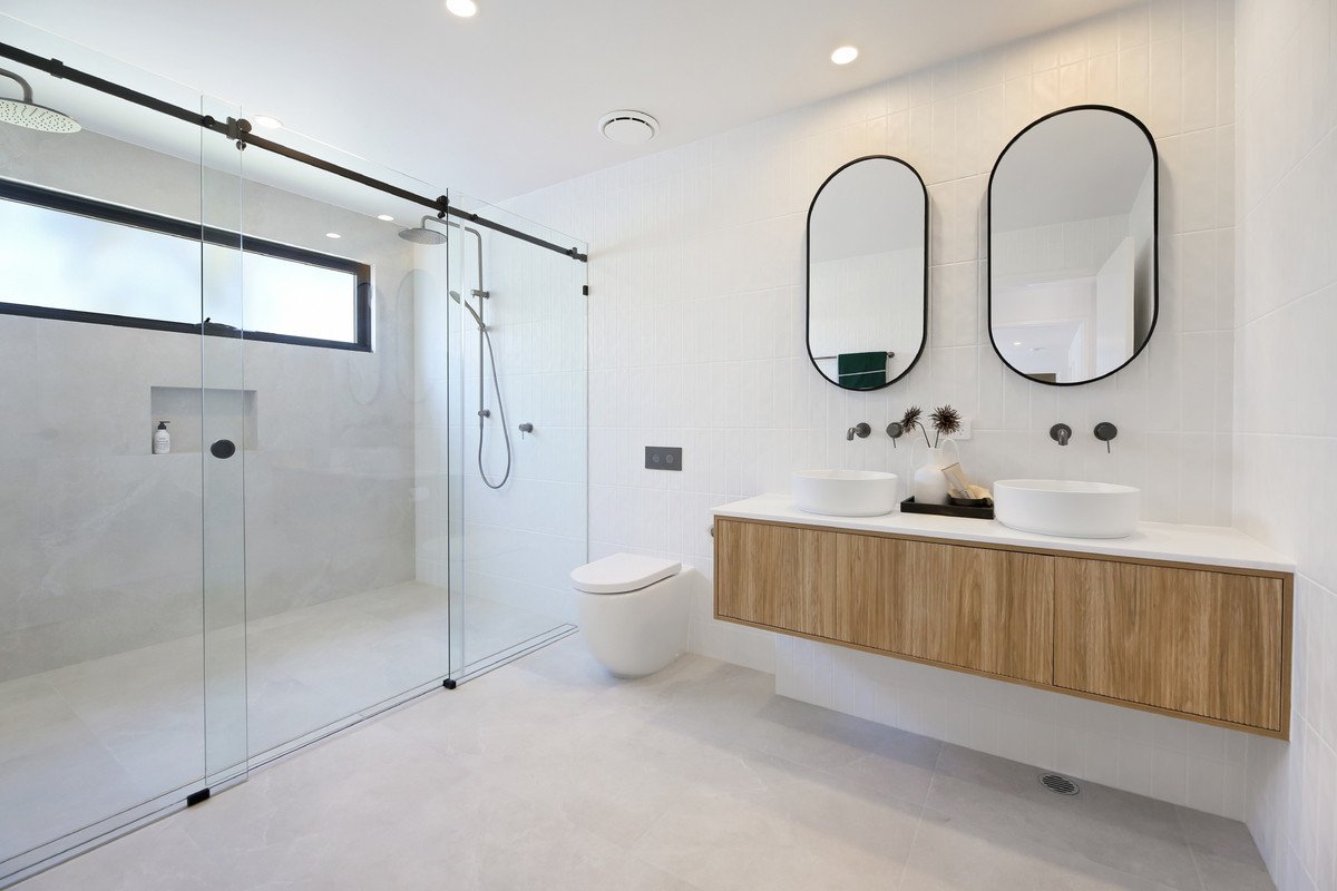 2/124 Sunshine Parade Miami 16