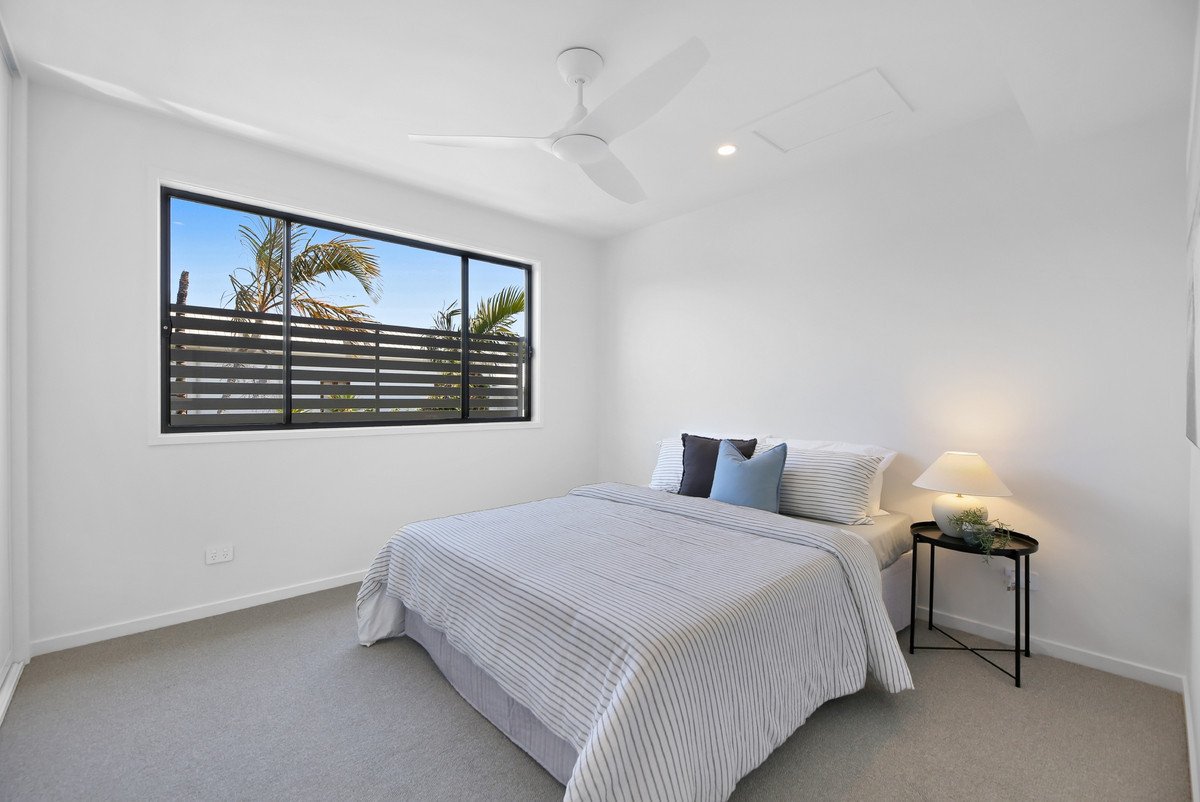 2/124 Sunshine Parade Miami 17