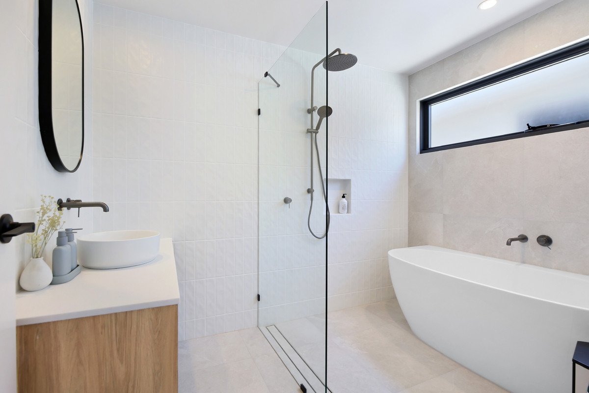 2/124 Sunshine Parade Miami 19