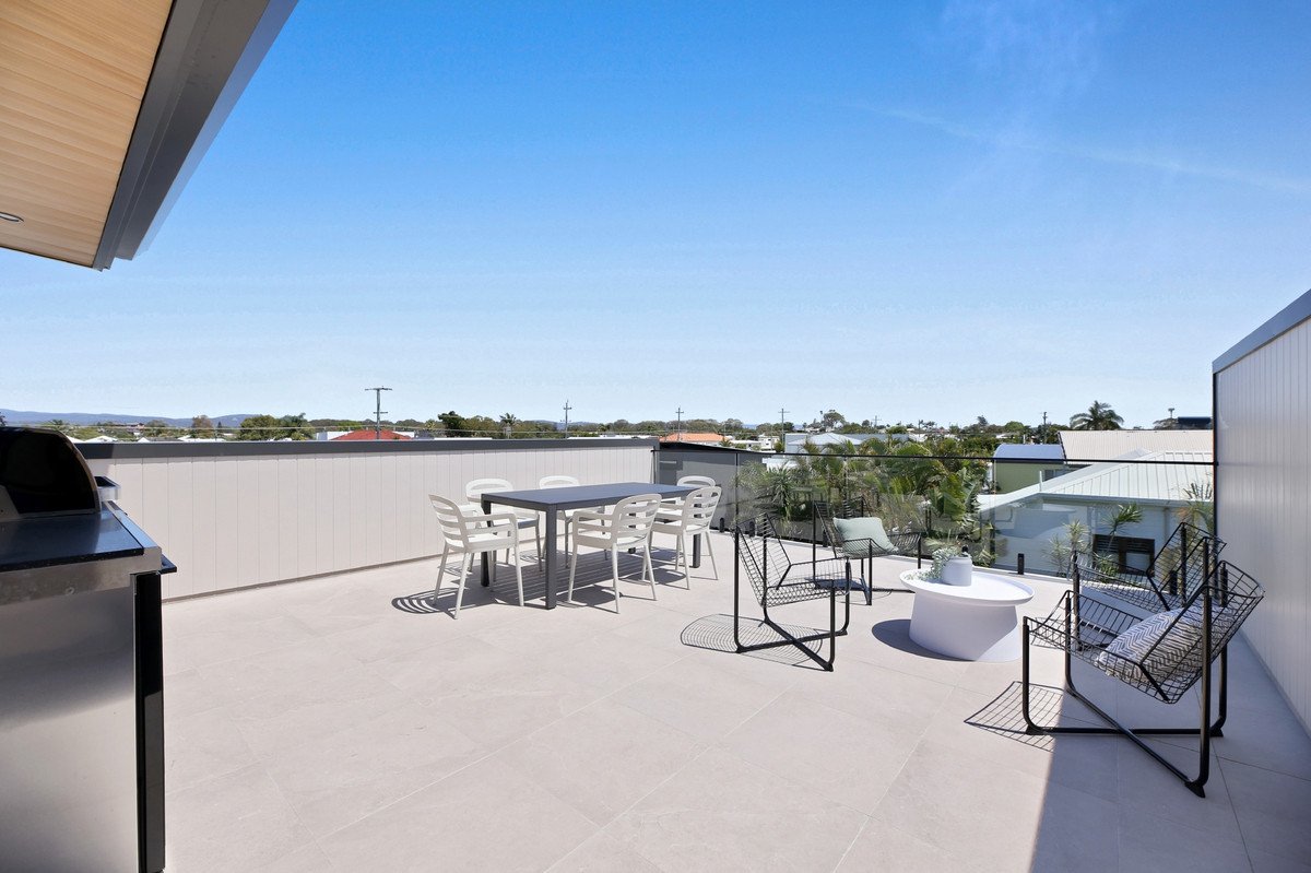 2/124 Sunshine Parade Miami 20