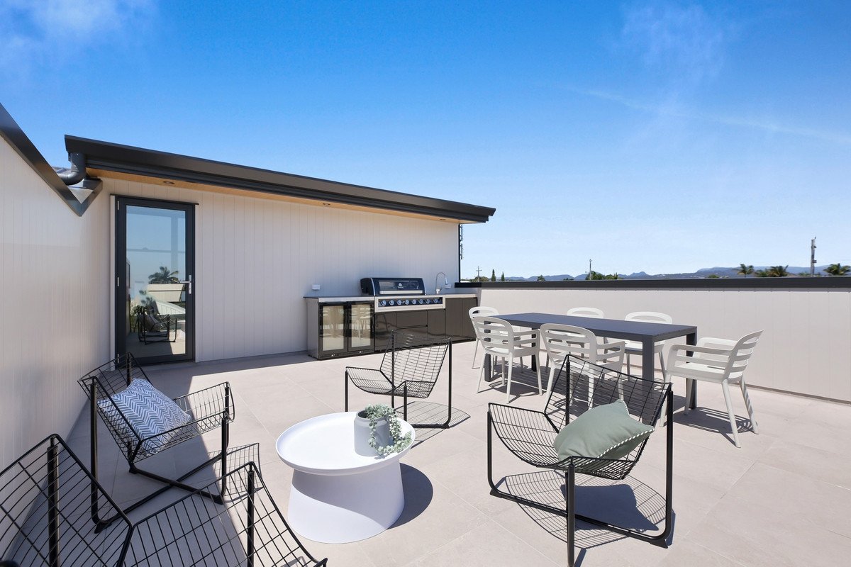 2/124 Sunshine Parade Miami 21