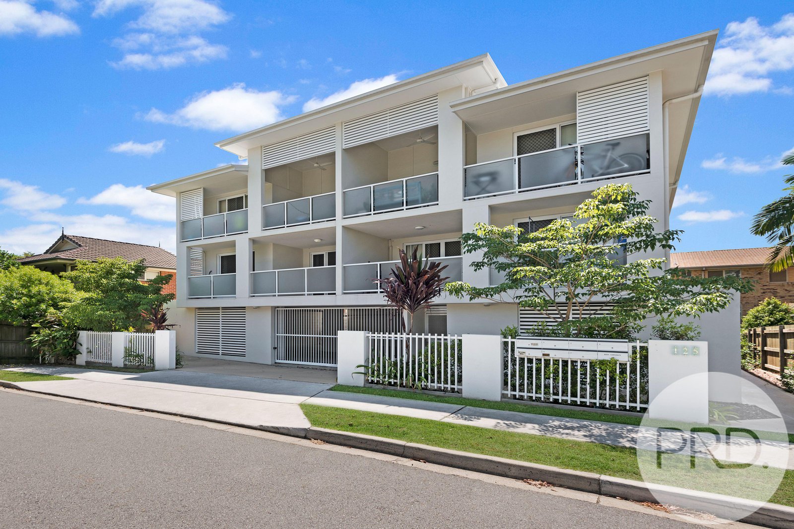2/125 Franz Road CLAYFIELD 1
