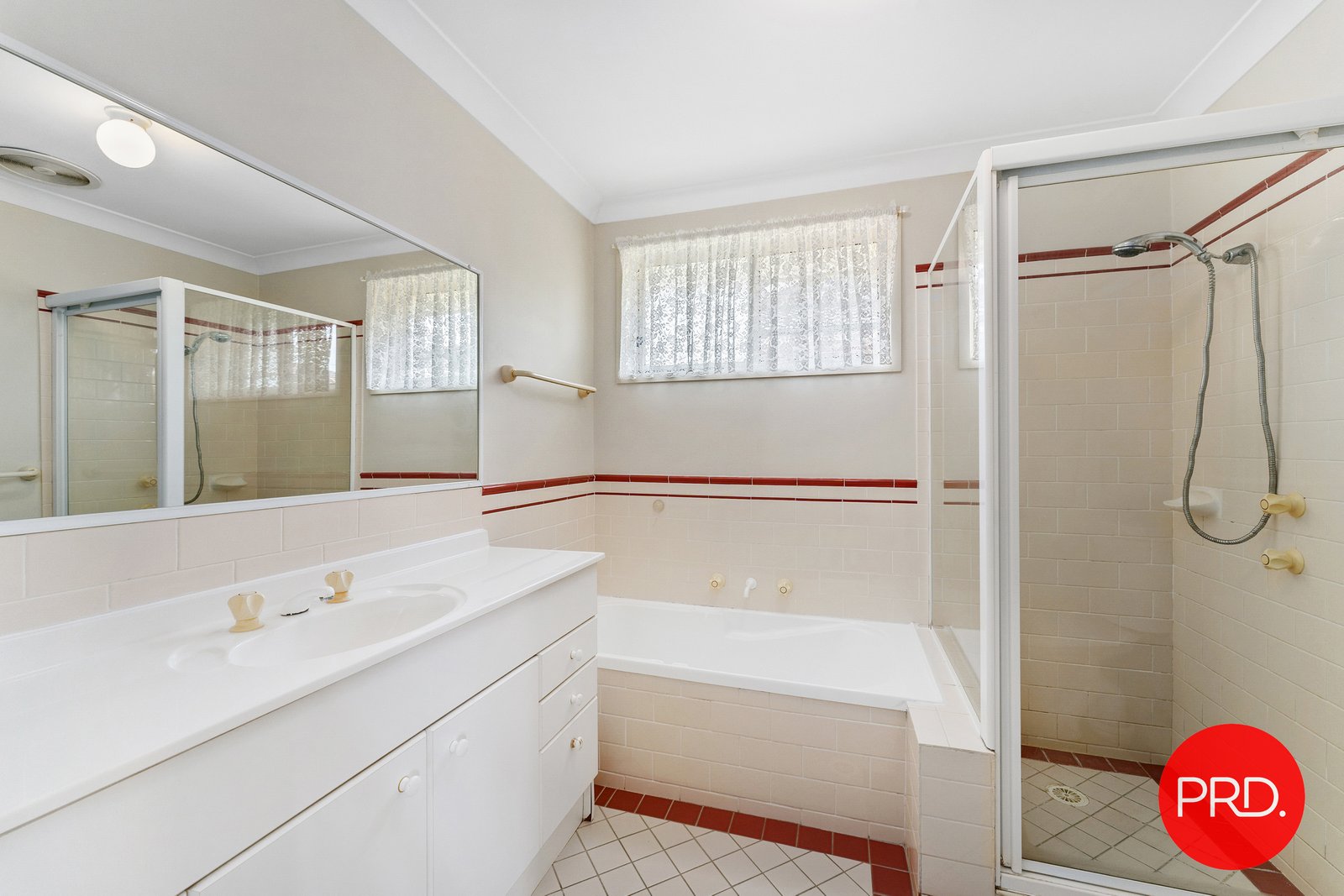 21/26 Parkview Avenue PICNIC POINT 4