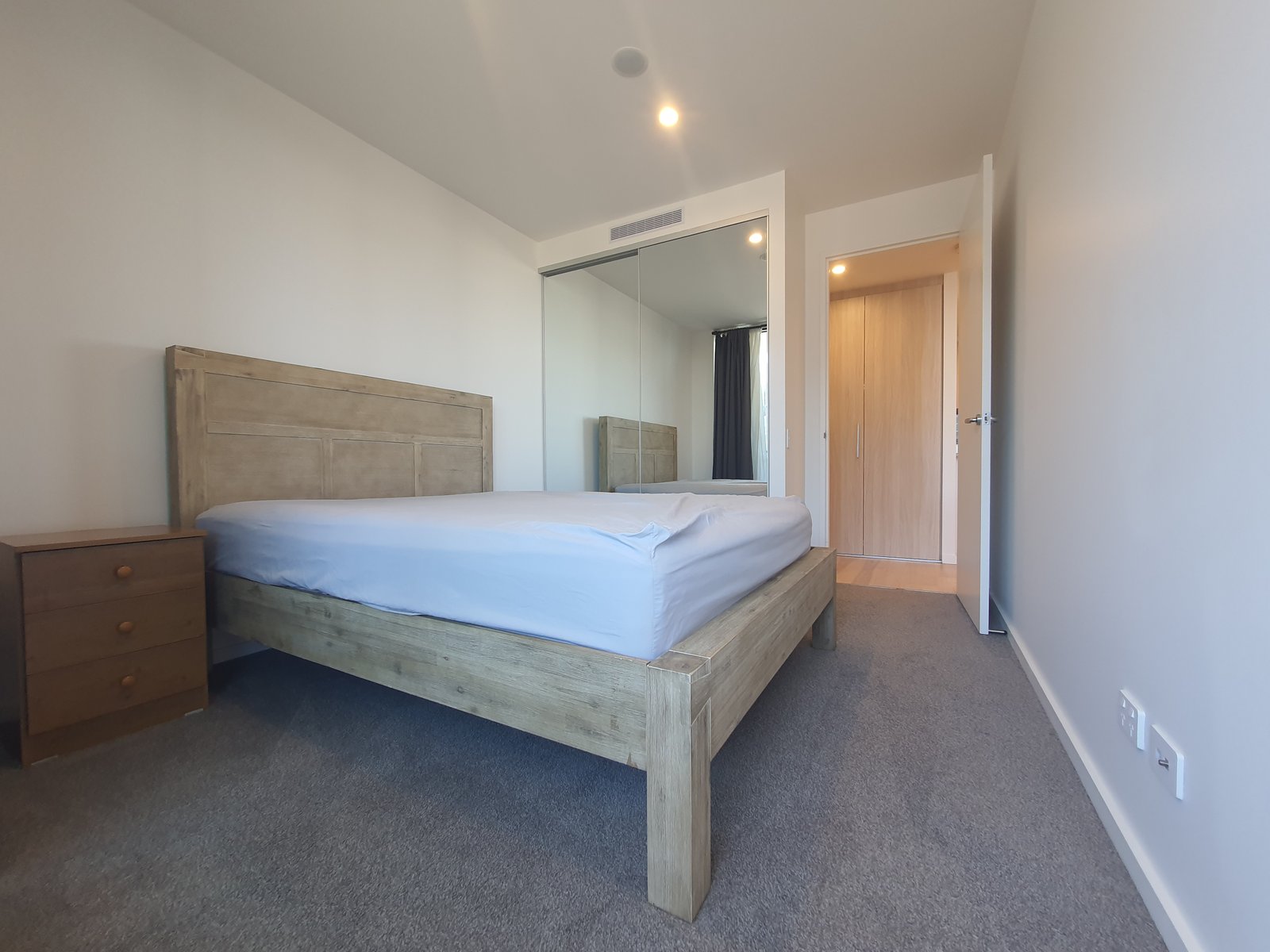 212/65 Cooyong Street BRADDON 7