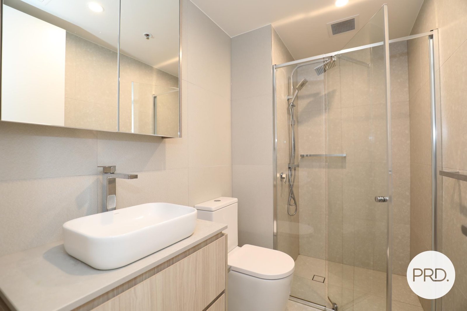 212/65 Cooyong Street BRADDON 9