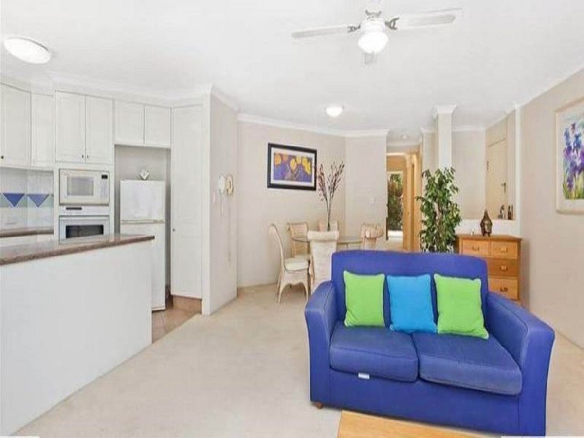 21/28 Chairlift Avenue MIAMI 2