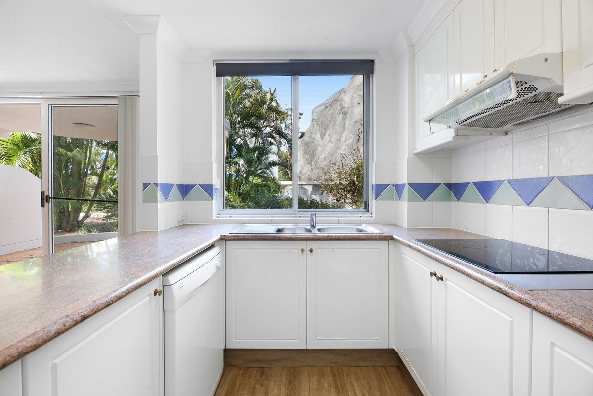 21/28 Chairlift Avenue MIAMI 7