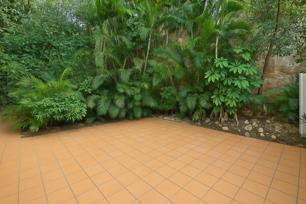 21/28 Chairlift Avenue MIAMI 12