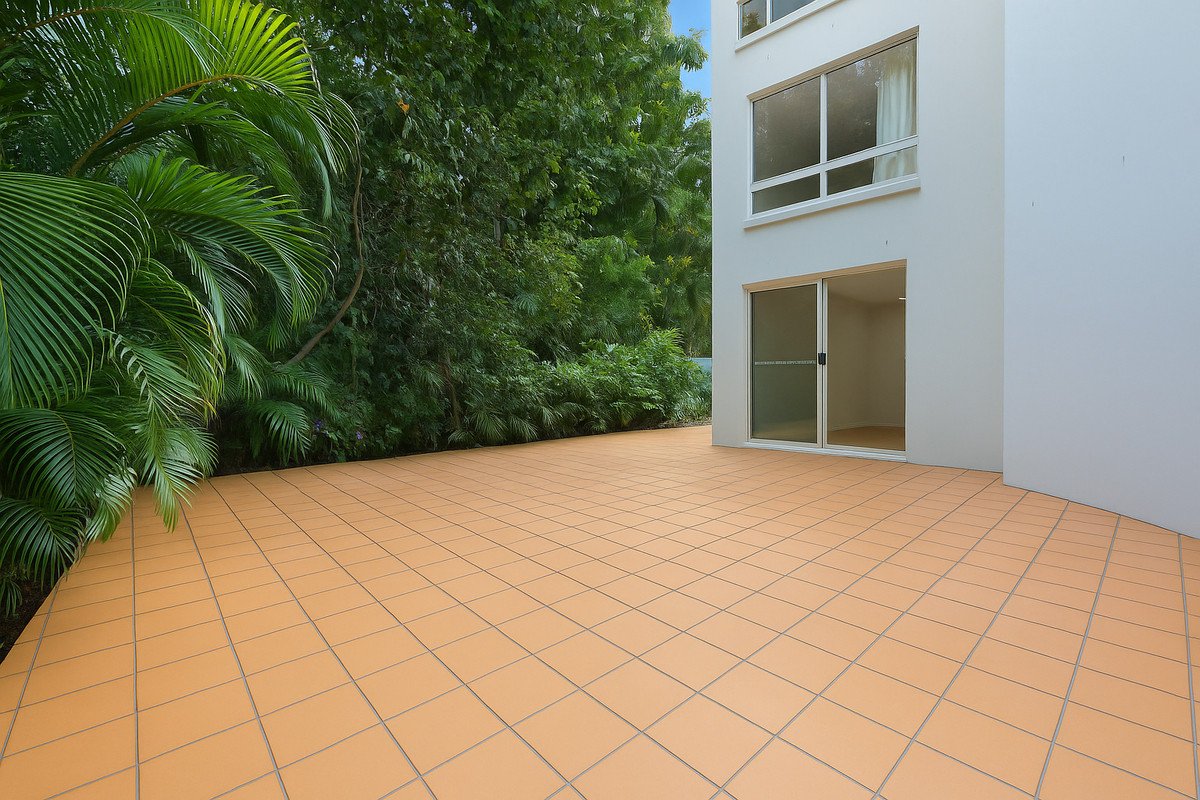 21/28 Chairlift Avenue MIAMI 19