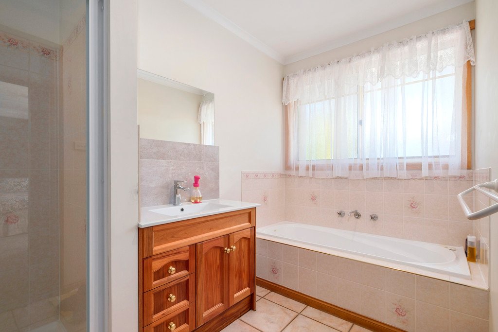 2/128 East Derwent Highway LINDISFARNE 11