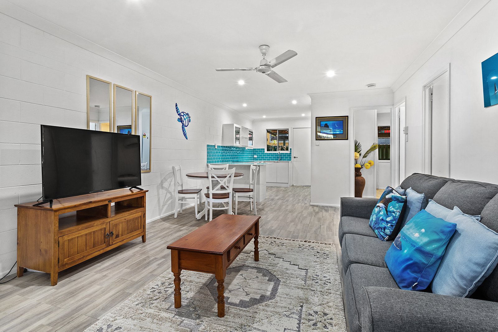 21/28 Island Drive CANNONVALE 1