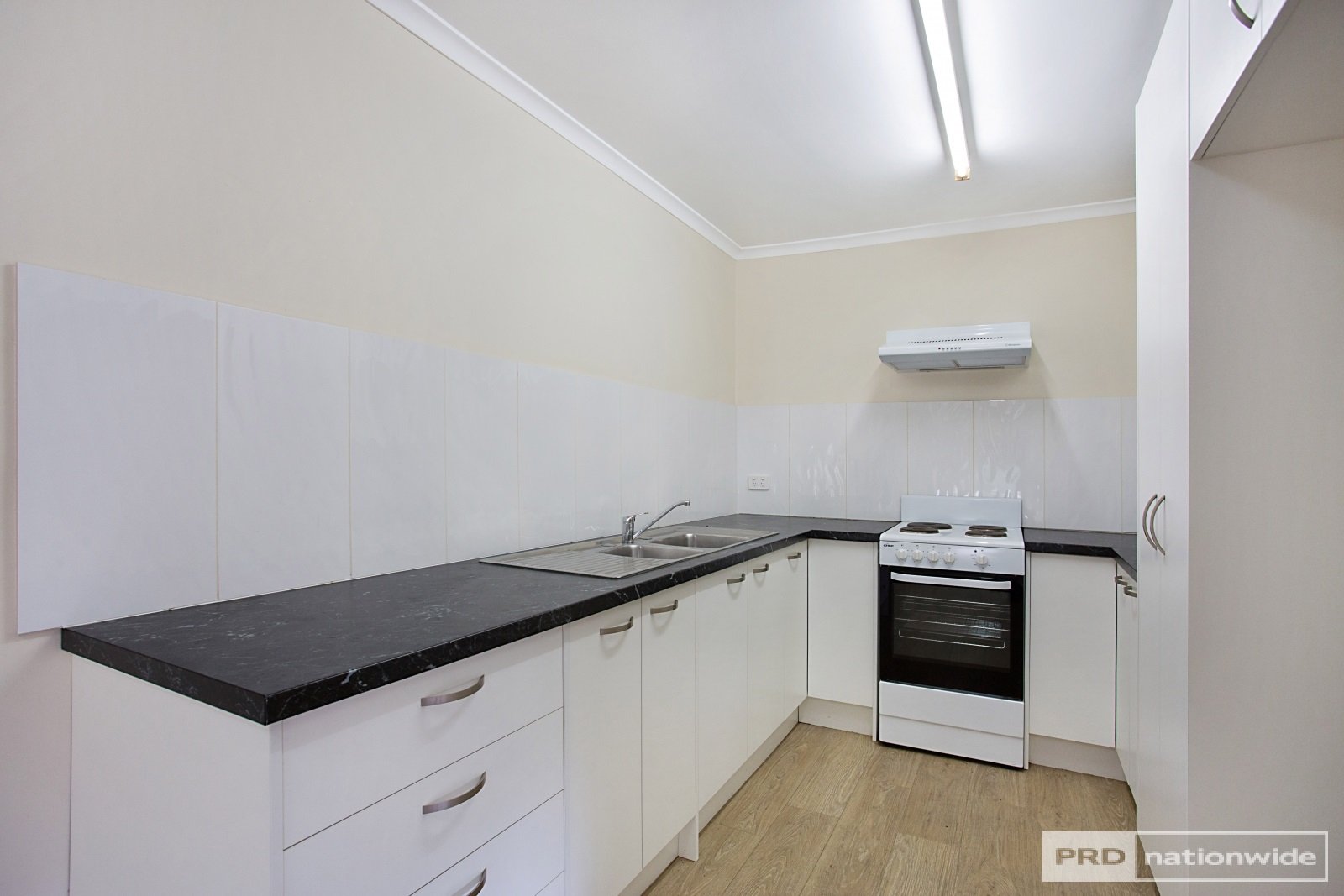 2/128 Kumbari Avenue LABRADOR 4