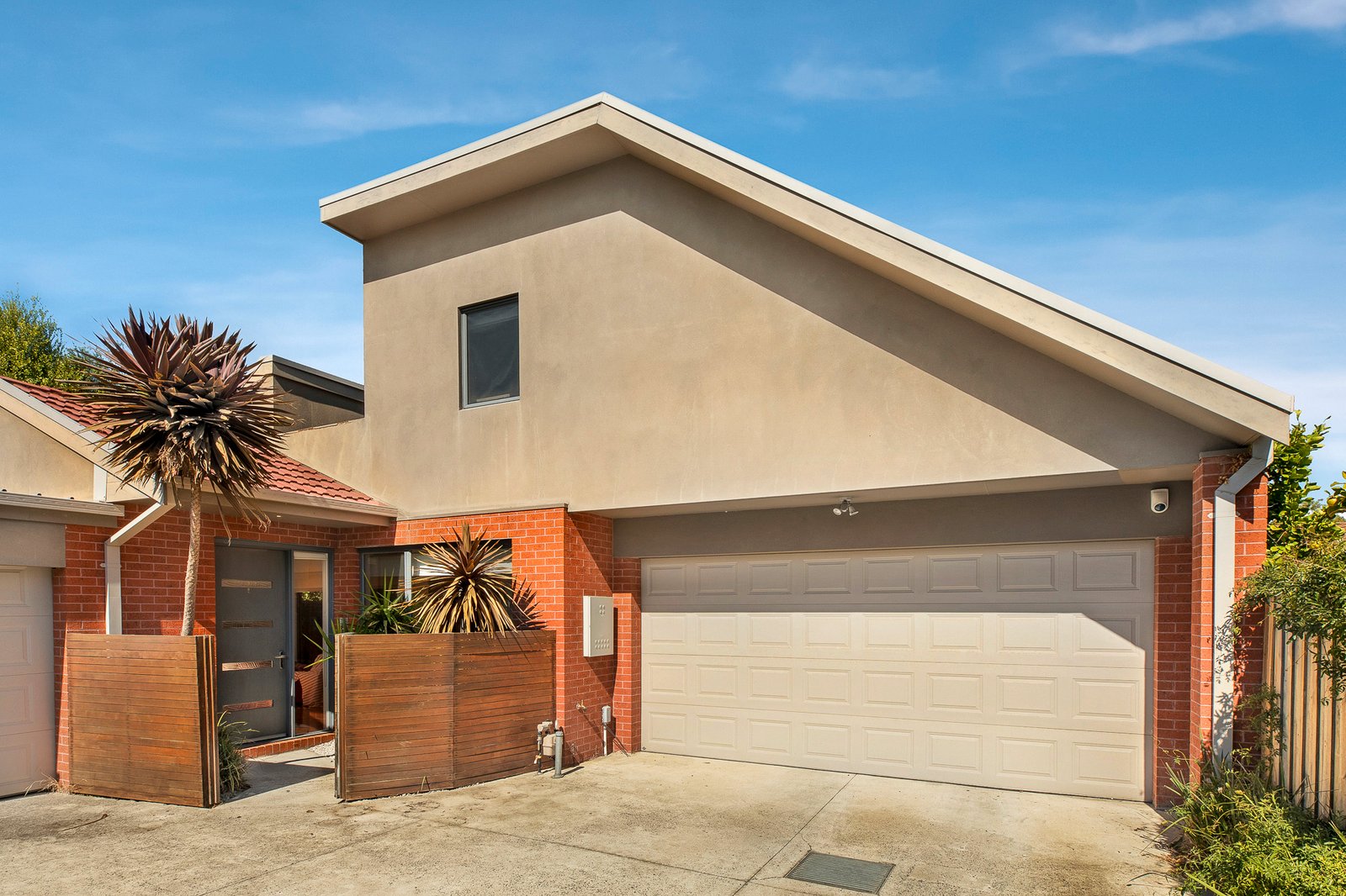 Gallery: 2/128 Ludstone Street